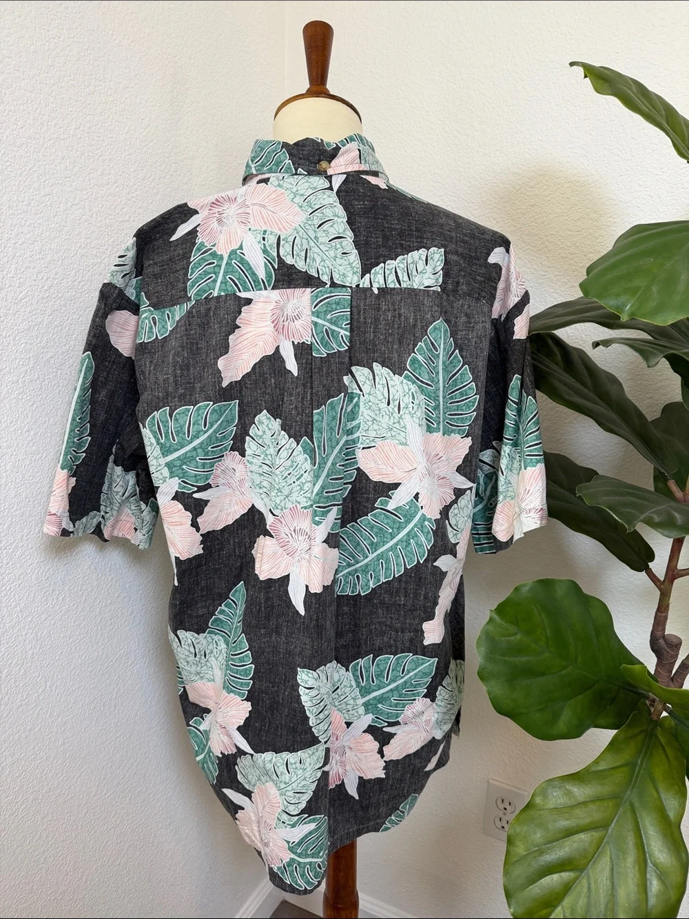 Men's Aloha Button Front Shirt - Picture 5 of 7